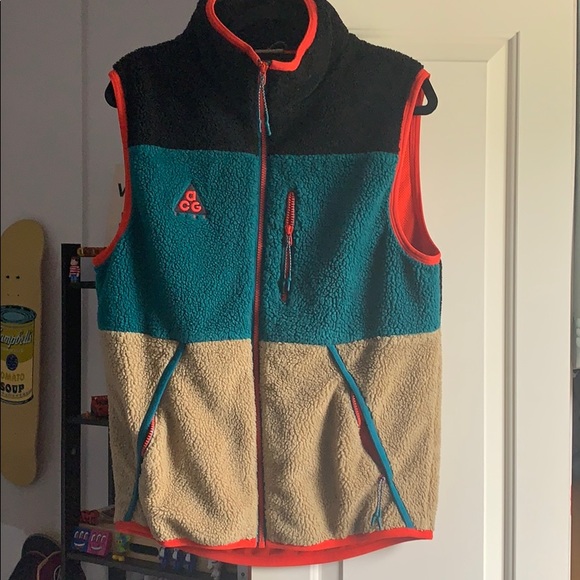 nike acg fleece vest
